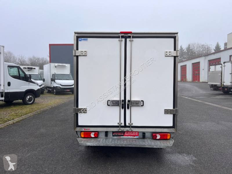 Véhicule utilitaire Nissan