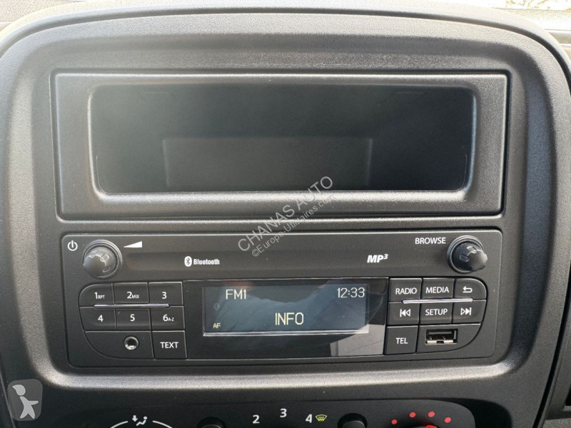 عربة نفعية Nissan L1H1 2.0 DCI 120 VISIA