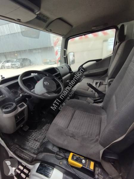 Véhicule utilitaire Nissan
