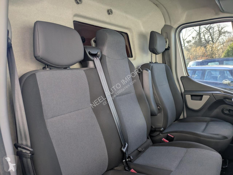 Véhicule utilitaire Renault MASTER III L2H2 2.3...