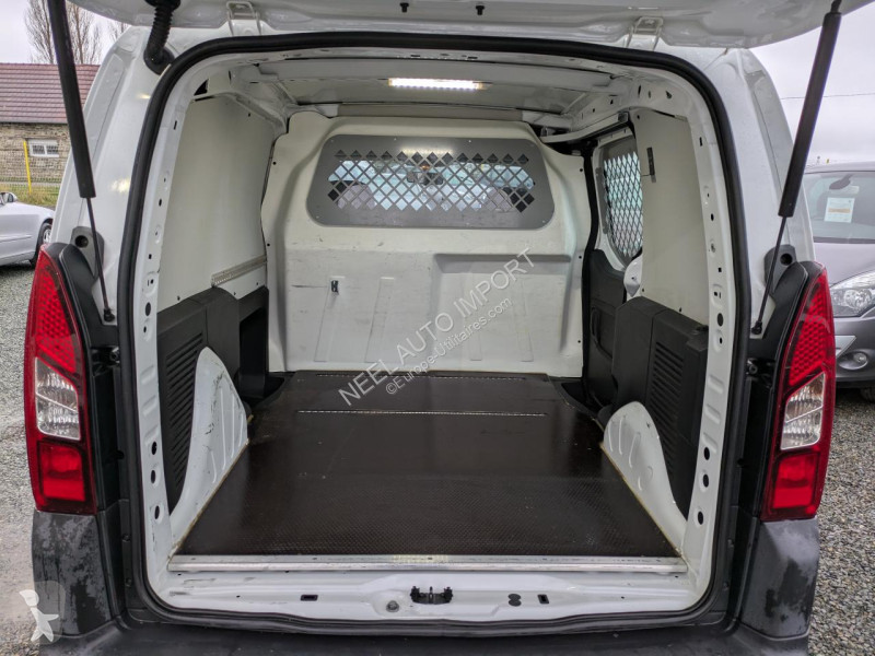 Véhicule utilitaire Citroën BERLINGO II 1.6...