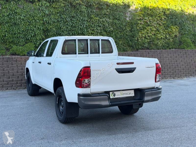 عربة نفعية Toyota