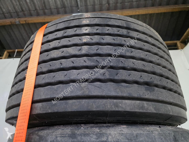 Samochód dostawczy Michelin 445/45 R19.5...