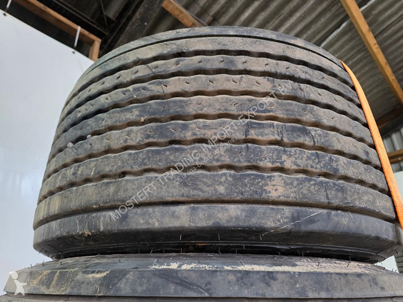 Samochód dostawczy Michelin 445/45 R19.5...