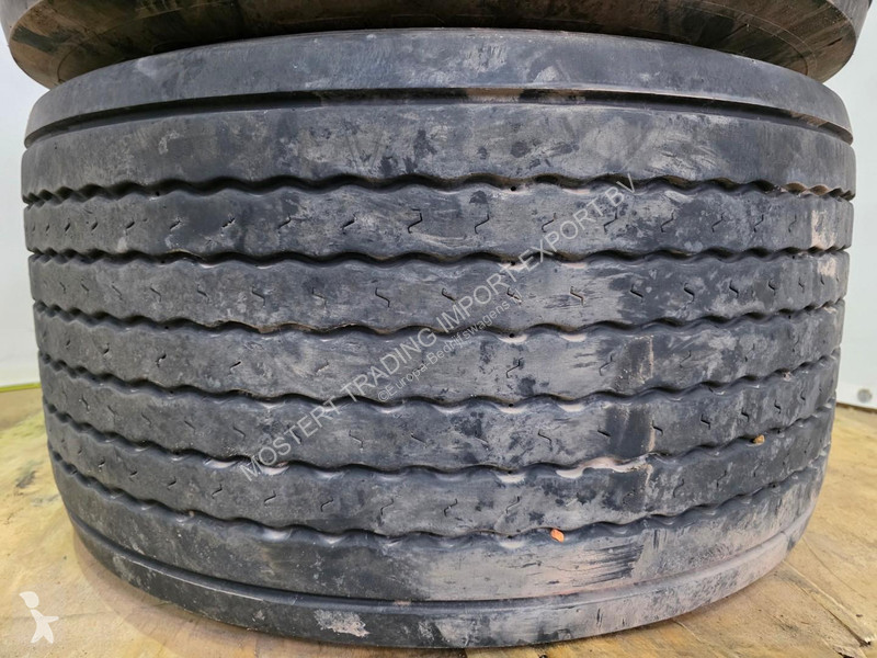 Samochód dostawczy Michelin 445/45 R19.5...
