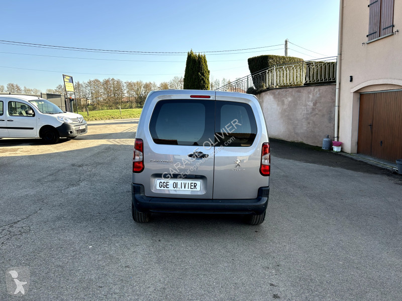 Véhicule utilitaire Peugeot Standard 1000KG 1.5...