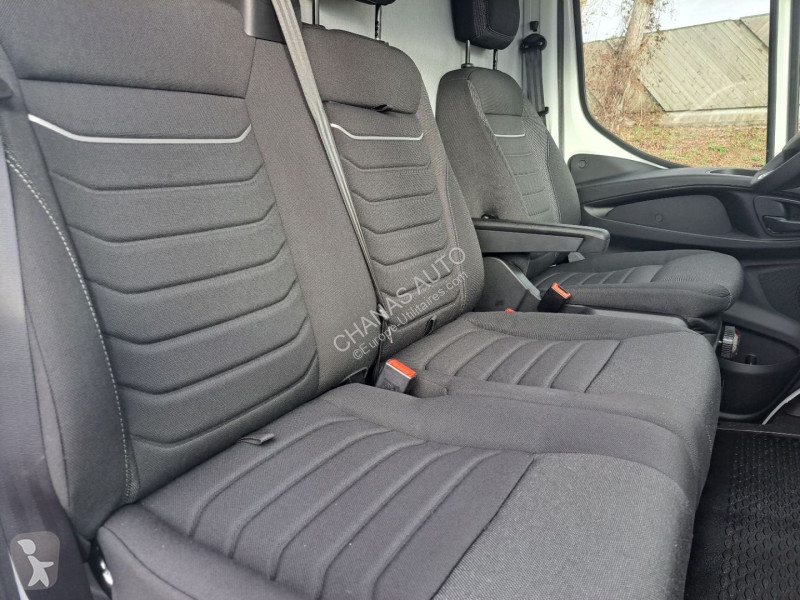 Véhicule utilitaire Iveco 35S18 A8 180CV 3L...