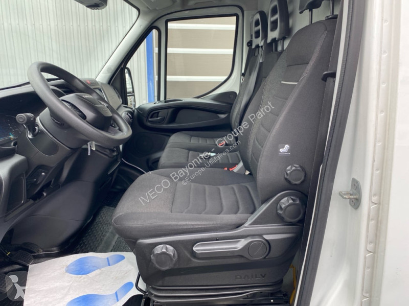 عربة نفعية Iveco 35S14H 2.3 V12