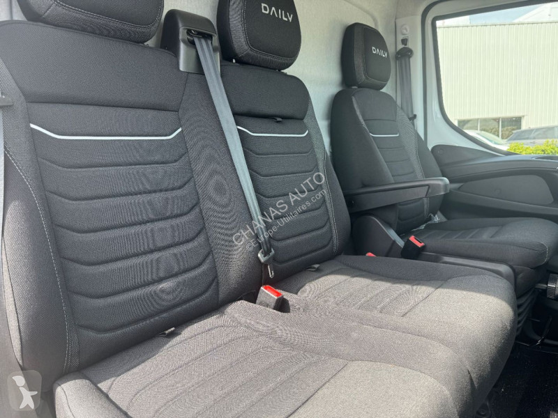 Véhicule utilitaire Iveco 35C18 A8 180CV 3L...