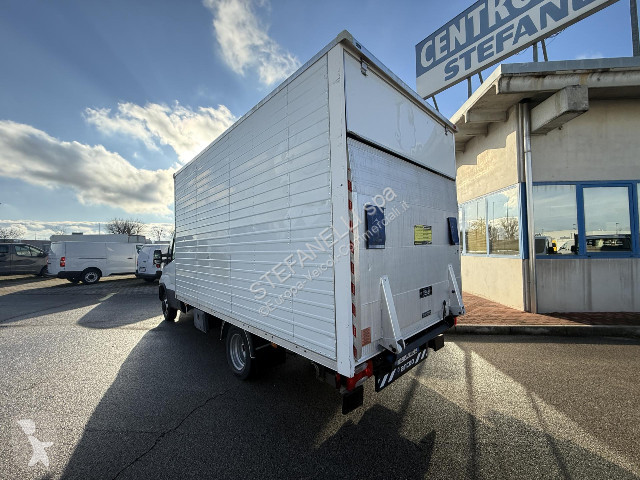 Veicolo commerciale Iveco DAILY 35C14H BOX +...