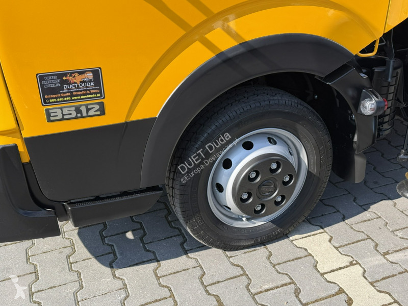Nissan  Transporter