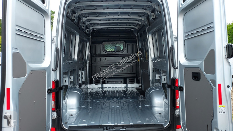عربة نفعية Volkswagen CRAFTER FG BVA GRIS CLAIR...