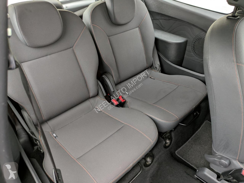 عربة نفعية Renault TWINGO II 1.2I 75CH 3P