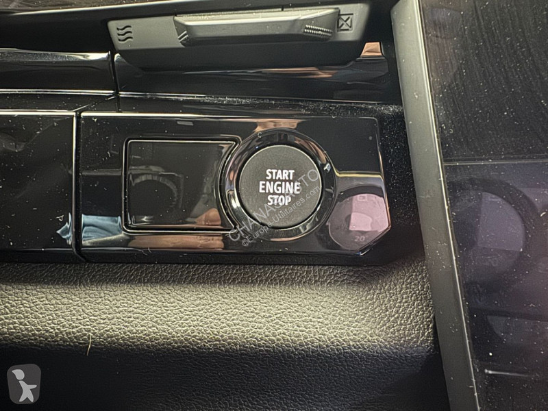 Véhicule utilitaire Renault 1.2 E-Tech 200 HEV...