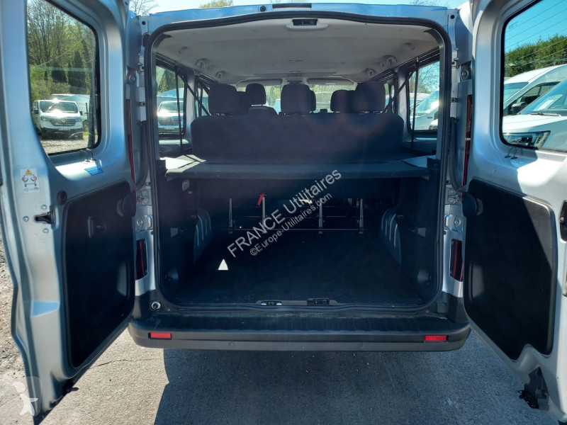 Véhicule utilitaire Renault TRAFIC III COMBI...