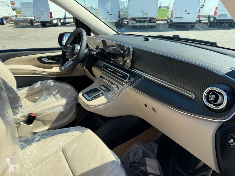 Samochód dostawczy Mercedes
