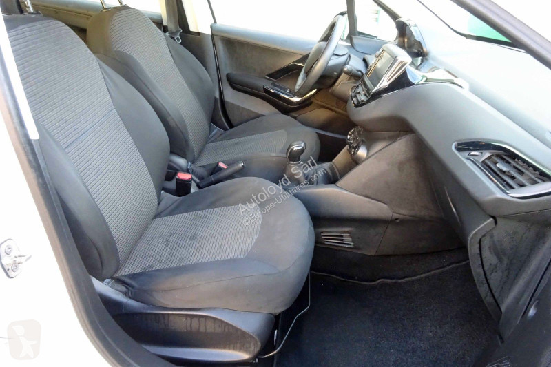 عربة نفعية Peugeot STE 1,2 VTI 82