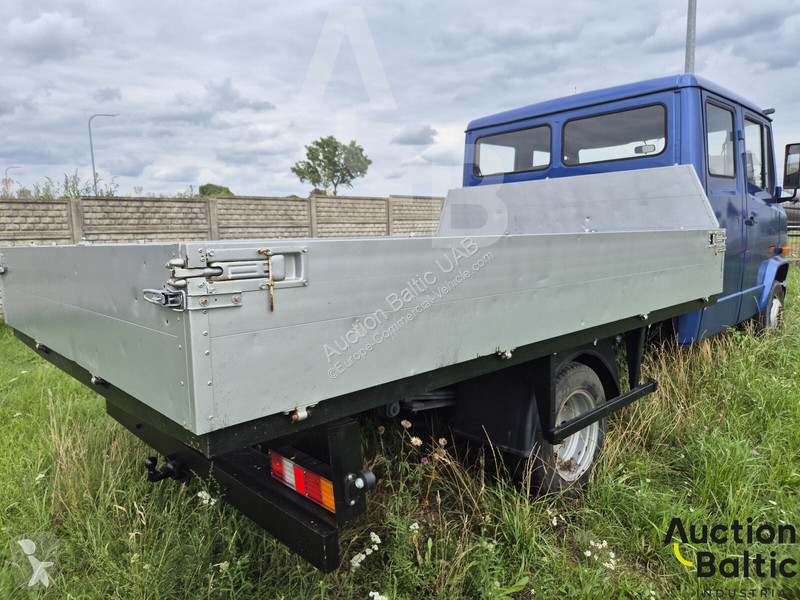 Mercedes  van
