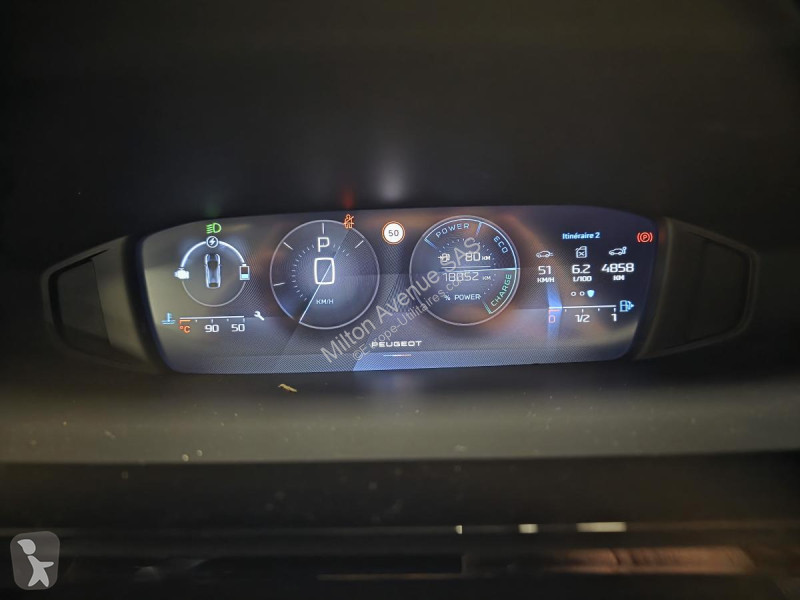 Véhicule utilitaire Peugeot 408 1.2i Hybrid...
