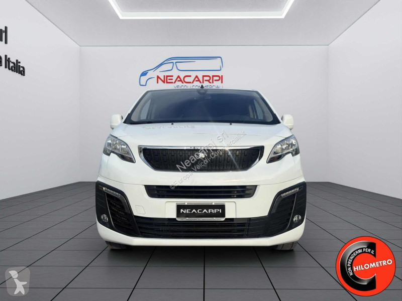 عربة نفعية Peugeot Traveller