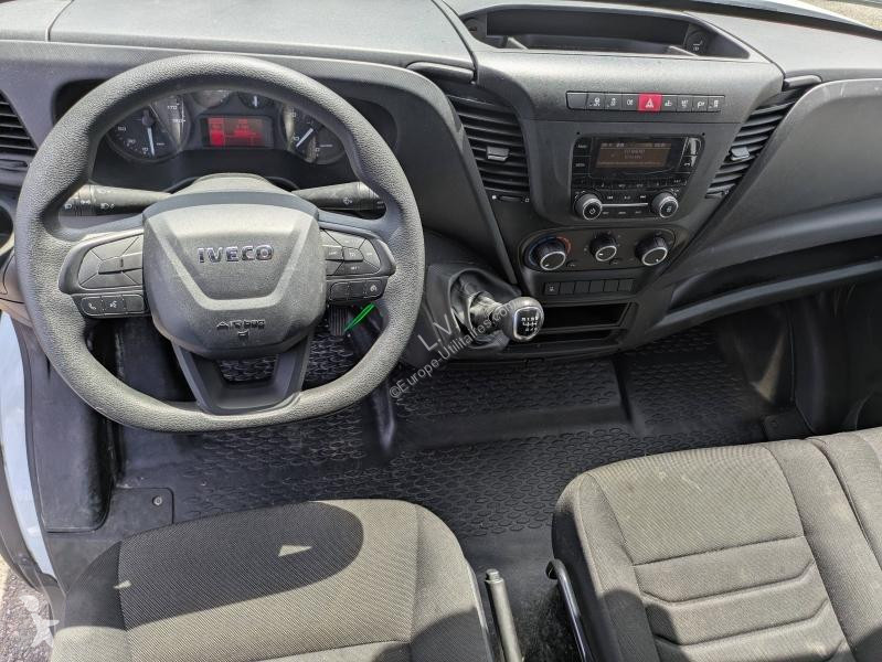 Véhicule utilitaire Iveco CCb 35C16H...