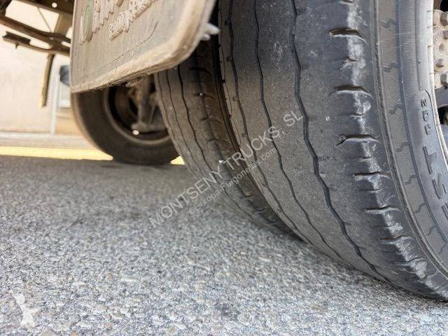عربة نفعية Nissan