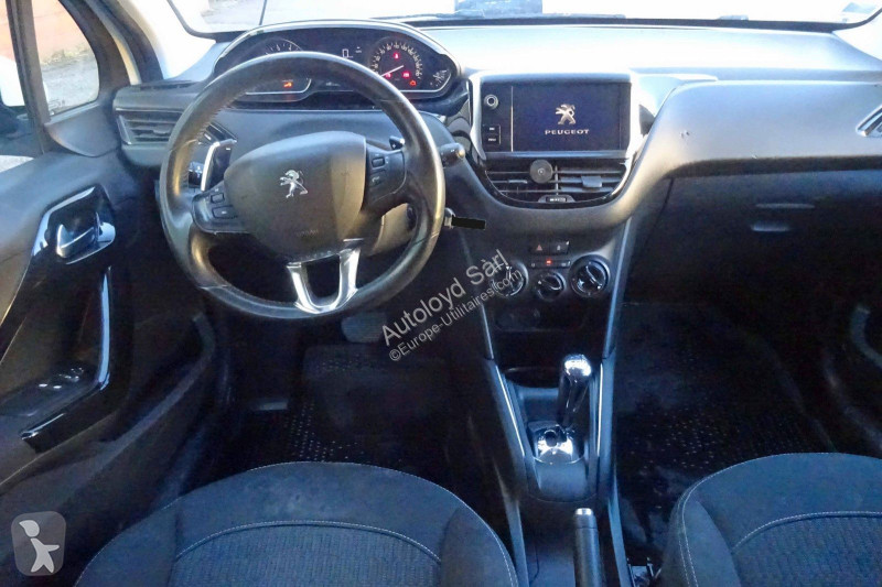عربة نفعية Peugeot STE 1,2 VTI 82 BVA