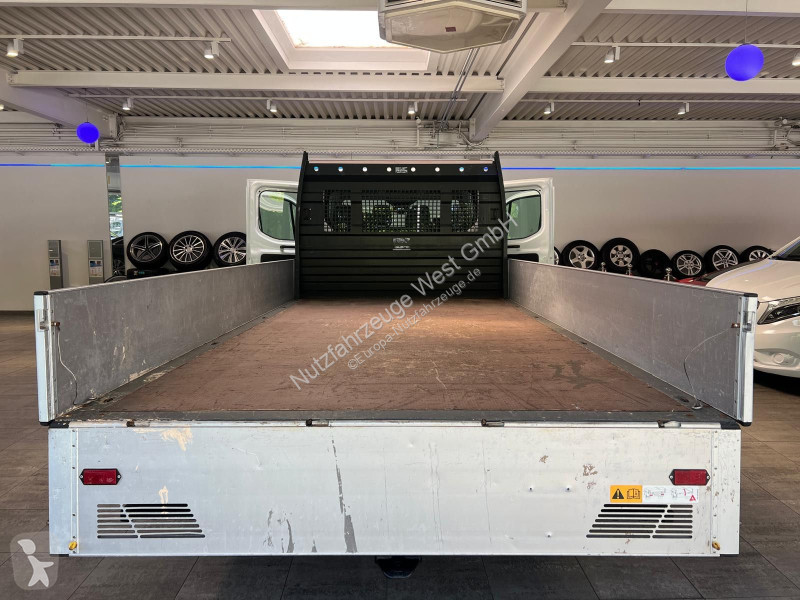 عربة نفعية Ford DoKa Maxi...