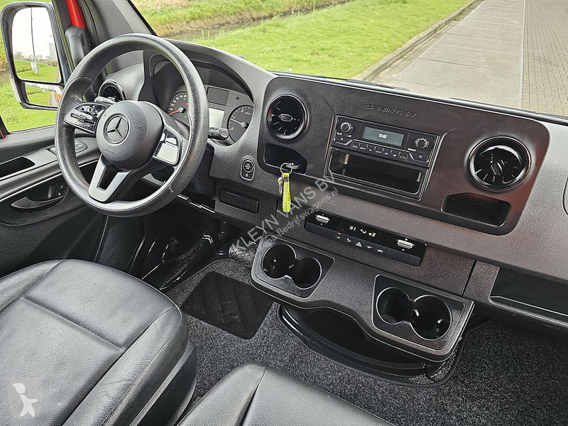 Лекотоварен автомобил Mercedes 214 L2H2 Airco...