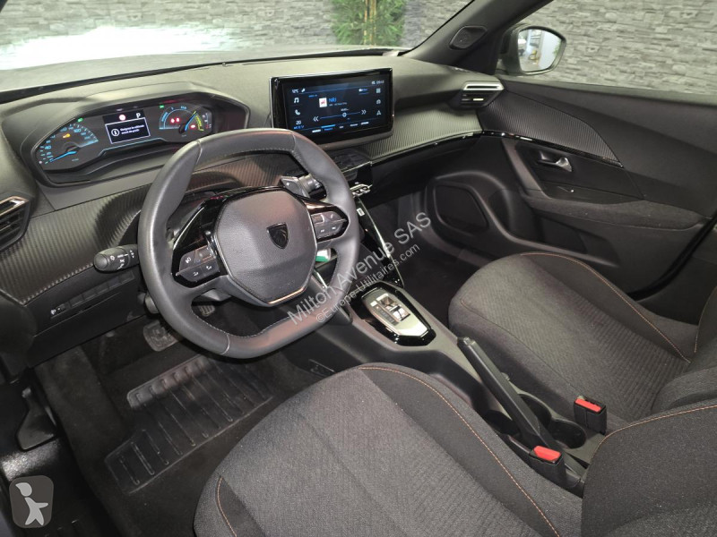 Véhicule utilitaire Peugeot 2008 1.2i Hybrid -...