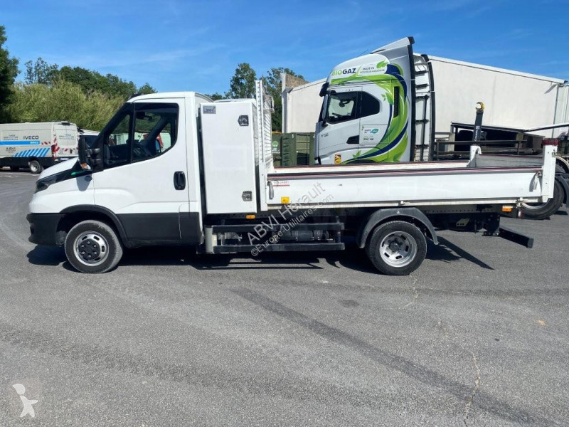 عربة نفعية Iveco 40C14N CNG BENNE 3M30 COFFRE...