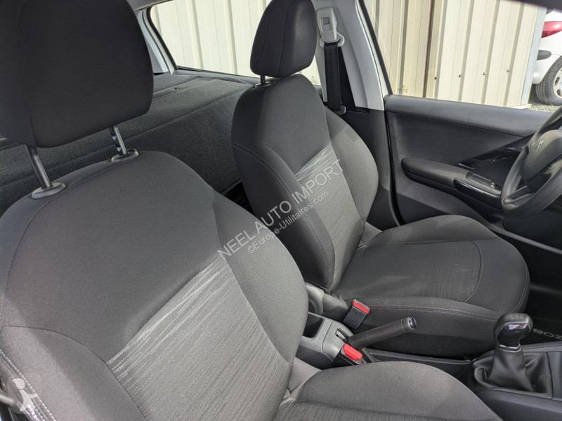 Véhicule utilitaire Peugeot 208 AFFAIRE 1.6...