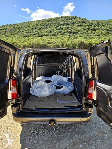 عربة نفعية Toyota