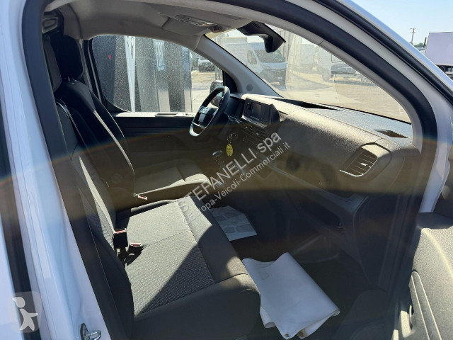 Veicolo commerciale Opel VIVARO 2.0 145 L2H1