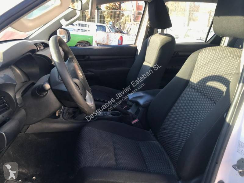 عربة نفعية Toyota