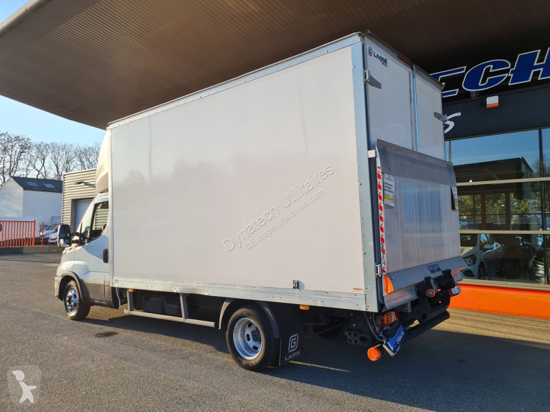 Véhicule utilitaire Iveco 35C16