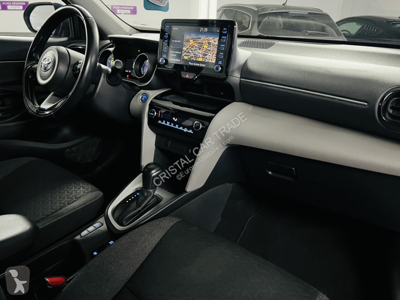 Veicolo commerciale Toyota YARIS CROSS 116H...