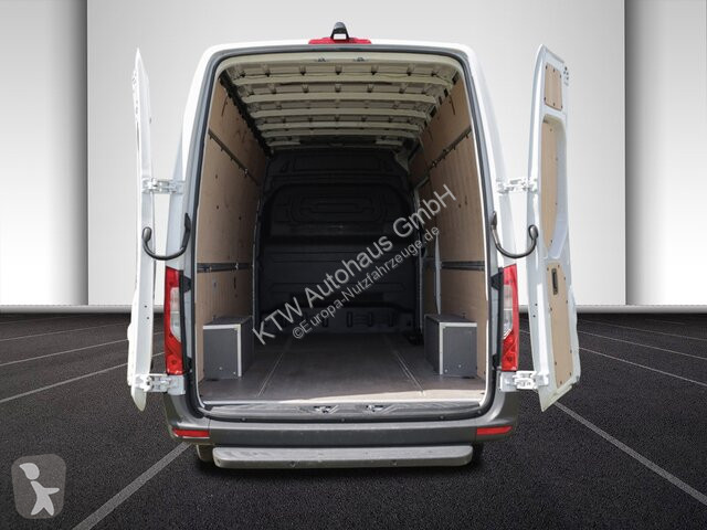 Коммерческий автомобиль Mercedes Sprinter 317...