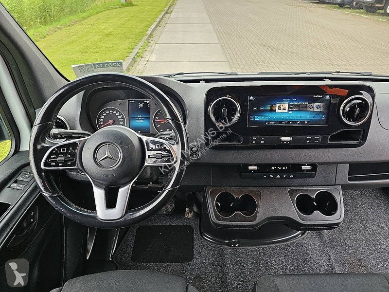 Лекотоварен автомобил Mercedes 319 L2H1 V6 LED...