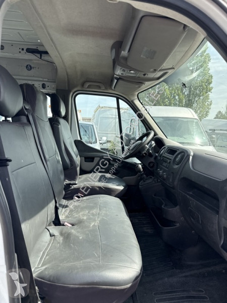 Véhicule utilitaire Renault MASTER III FG F3300...