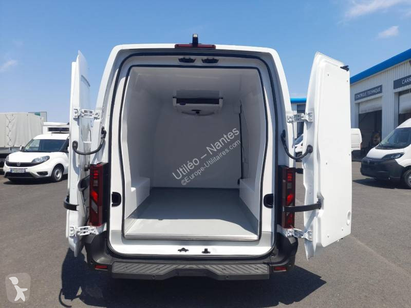 Véhicule utilitaire Nissan