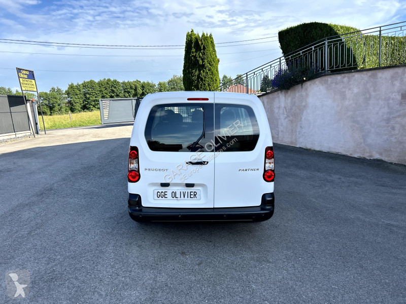 Véhicule utilitaire Peugeot Long Cabine...
