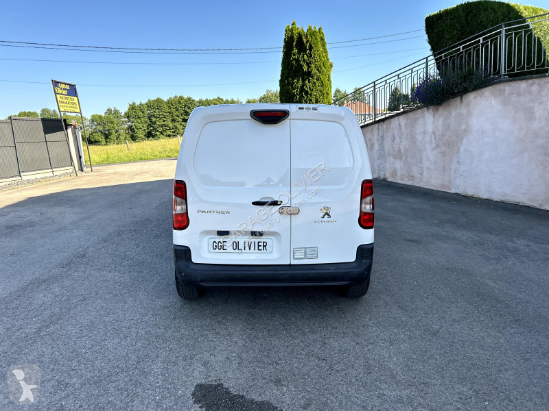 Véhicule utilitaire Peugeot Standard 1000KG 1.5...
