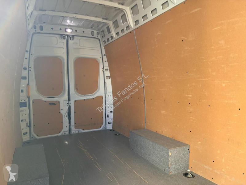 Furgoneta Iveco  35S18 V 18m3 AUTOMATICA