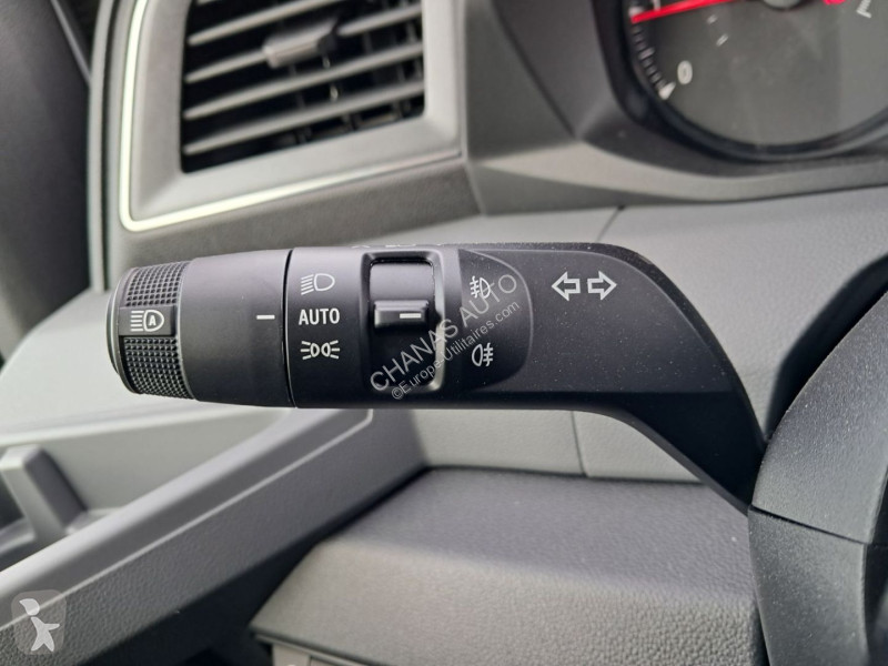 Véhicule utilitaire Nissan 3T5 2L 150...
