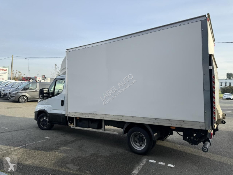 Véhicule utilitaire Iveco 35c16