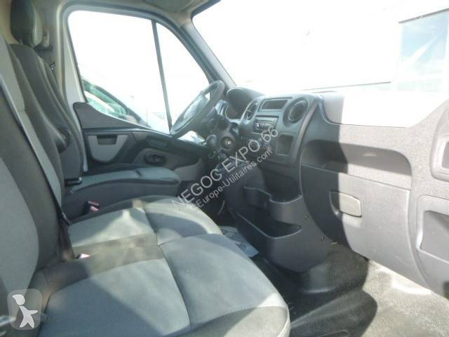 عربة نفعية Nissan
