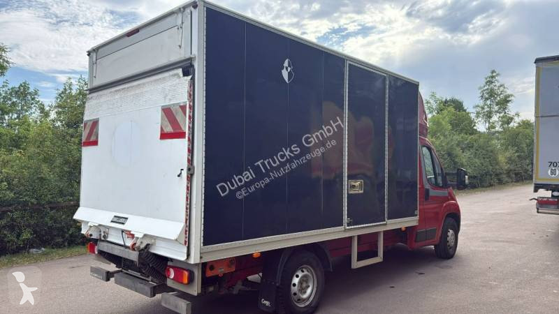 Samochód dostawczy Peugeot
