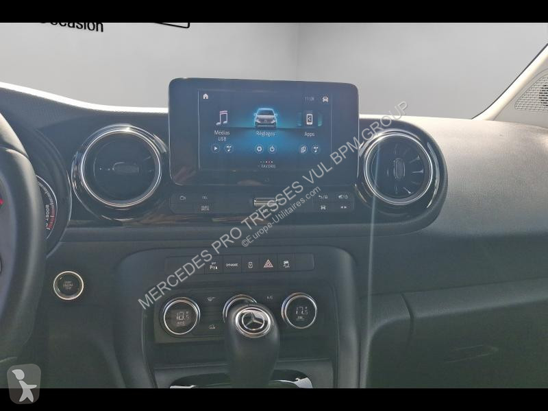 عربة نفعية Mercedes e Long Select