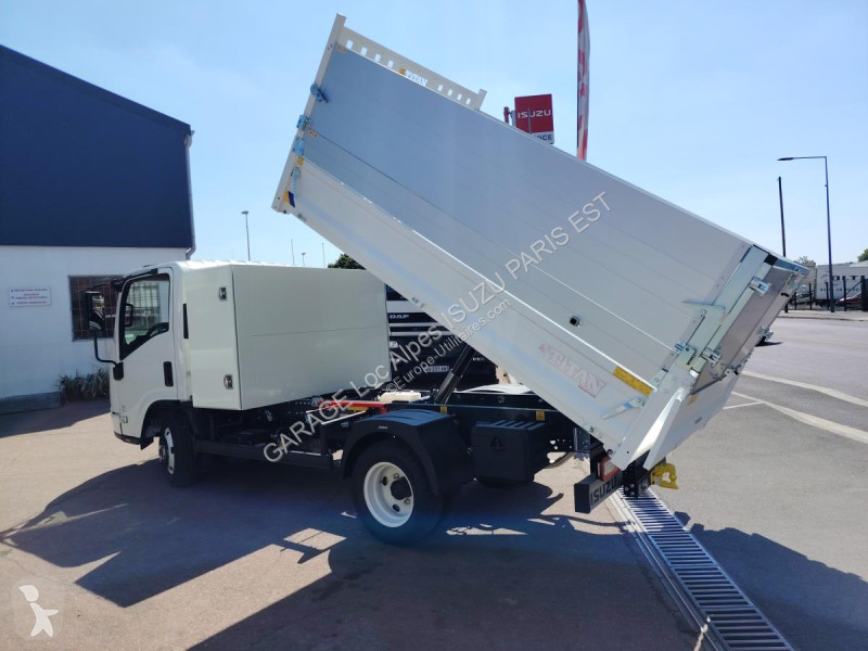 عربة نفعية Isuzu
